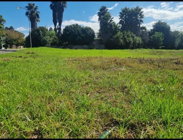 1,060M² VACANT LAND FOR SALE IN FALCON RIDGE